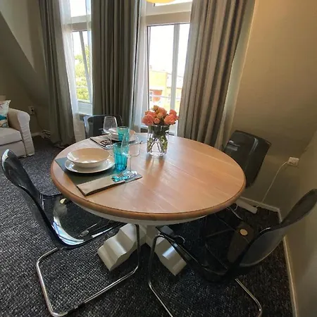 Zentraler Altbaucharme Mit Blick Ueber Stadt Апартаменты *
