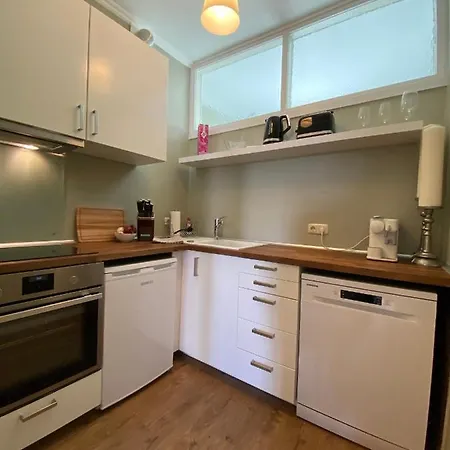 Διαμέρισμα Zentraler Altbaucharme Mit Blick Ueber Stadt *