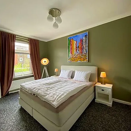 Zentraler Altbaucharme Mit Blick Ueber Stadt Апартаменты Киль
