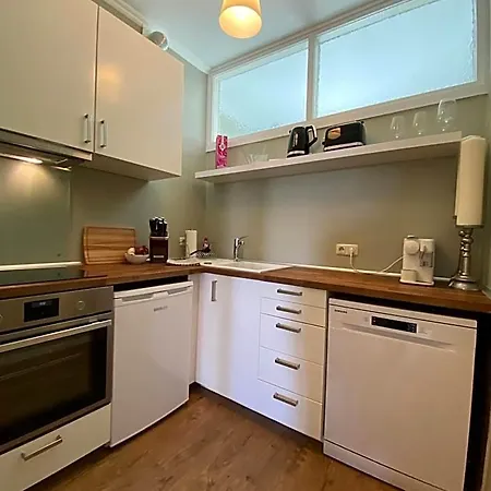 Zentraler Altbaucharme Mit Blick Ueber Stadt Апартаменты